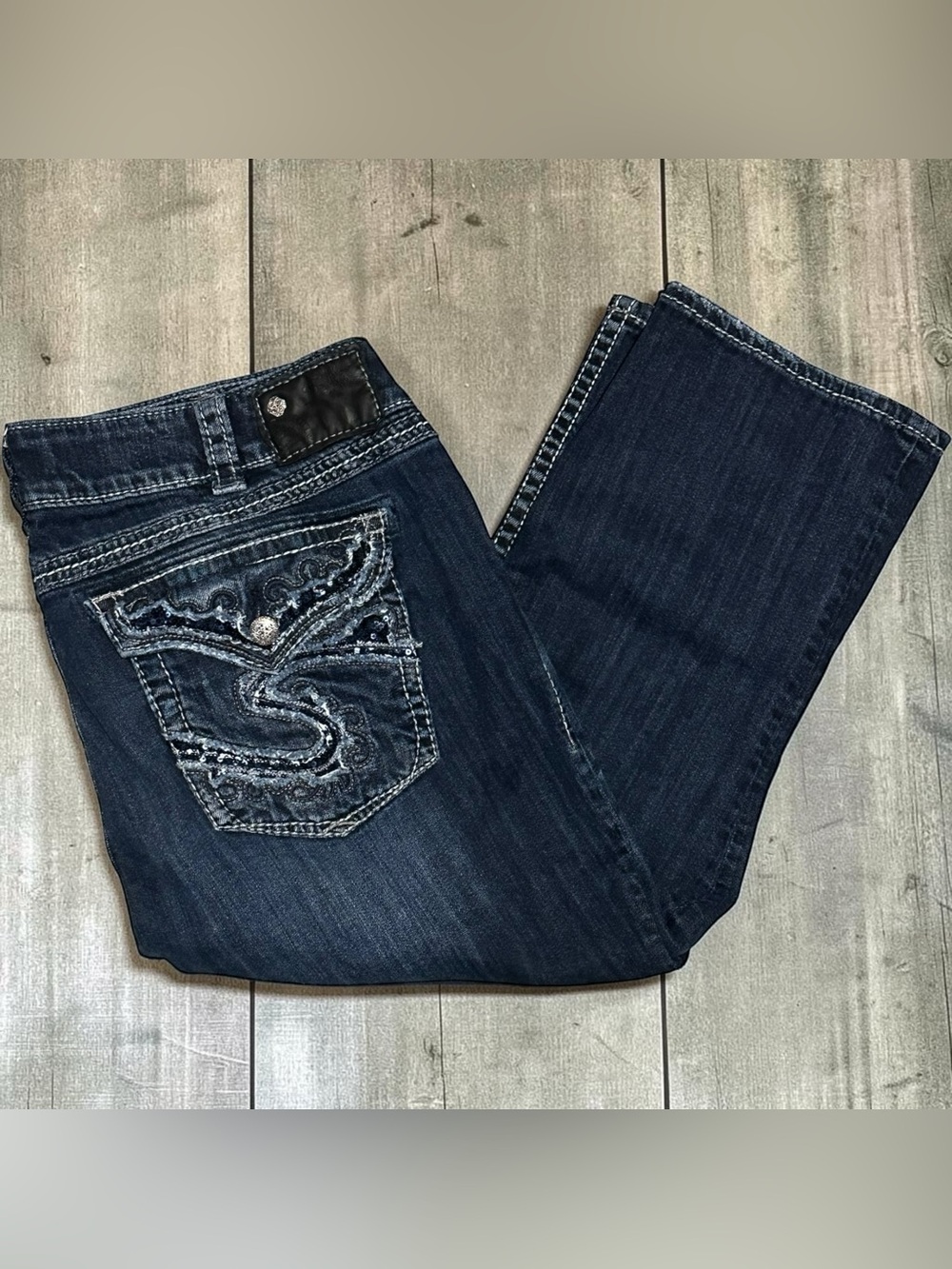 Silver Jeans Co Suki Curvy Capri Jeans W36 Dark Wash Flap Pockets Embellished